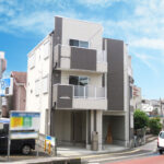 《NEW》さいたま市北区土呂町1丁目 / 2022年1月築 / 「土呂」駅 徒歩5分 / ビルドインガレージ付