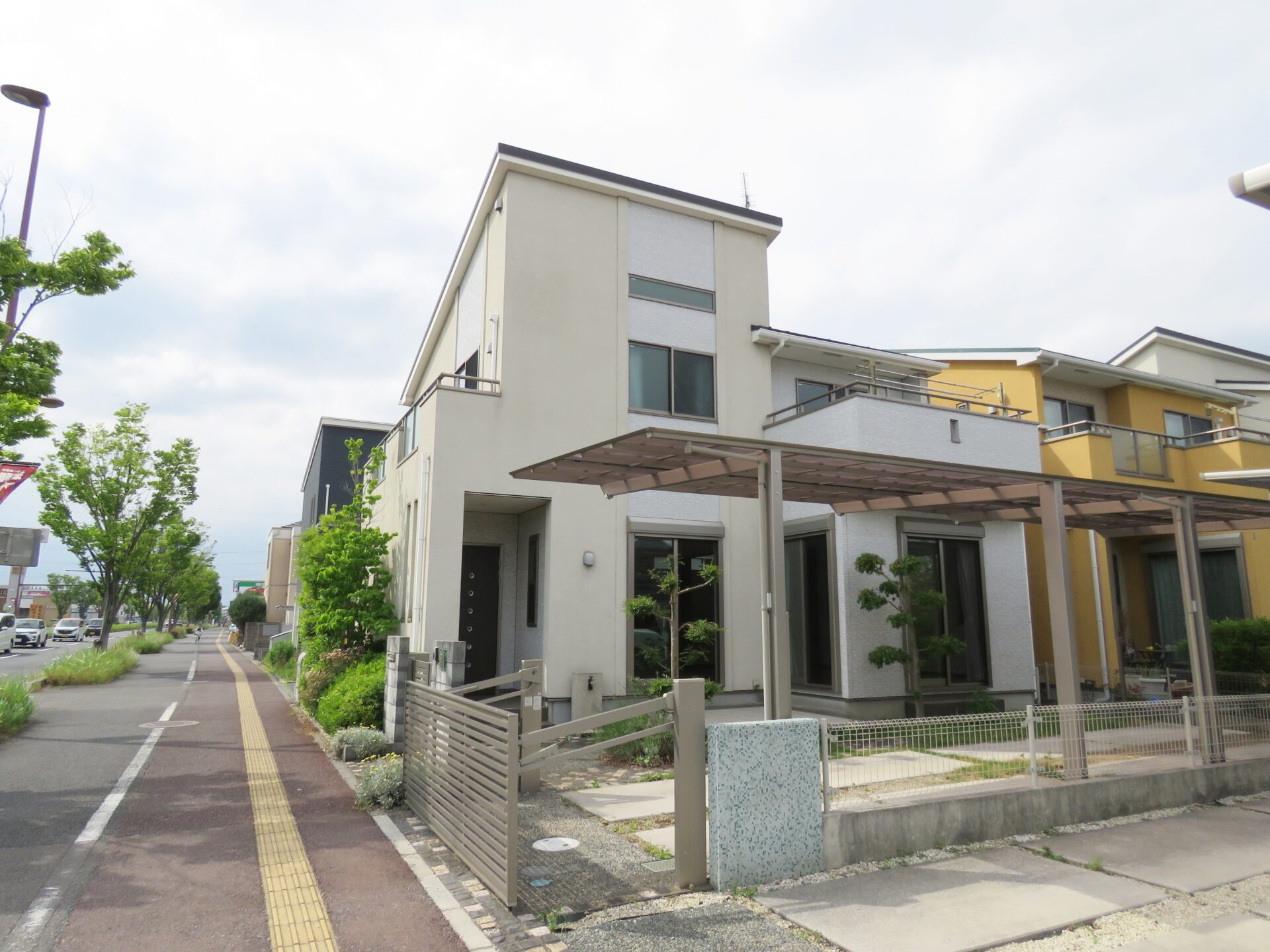 さいたま市緑区美園6丁目 / 敷地面積約45坪 / LDK床暖房 / 4LDK+納戸