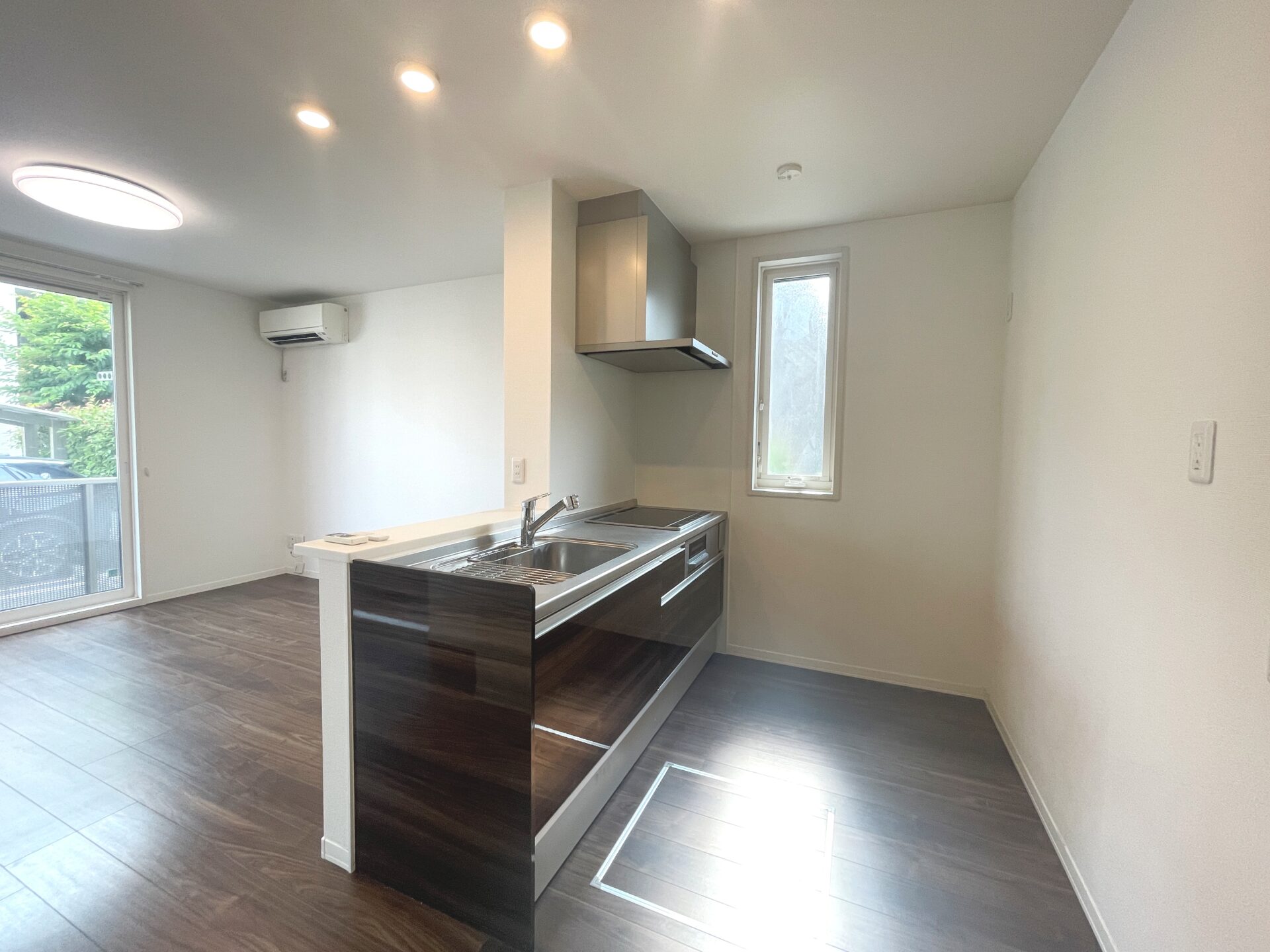 若林区中倉2丁目 戸建 / 積水ハウス施工 / 2019年築 / 収益物件 / 二世帯住宅・自己利用兼収益も可能 / 駐車場5台分