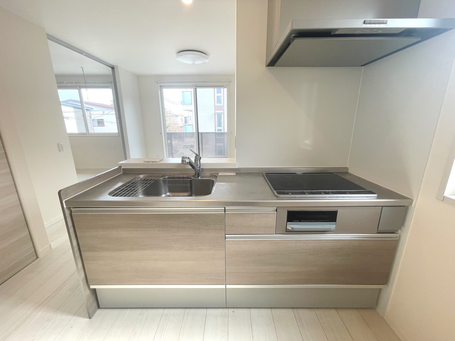 若林区中倉2丁目 戸建 / 積水ハウス施工 / 2019年築 / 収益物件 / 二世帯住宅・自己利用兼収益も可能 / 駐車場5台分