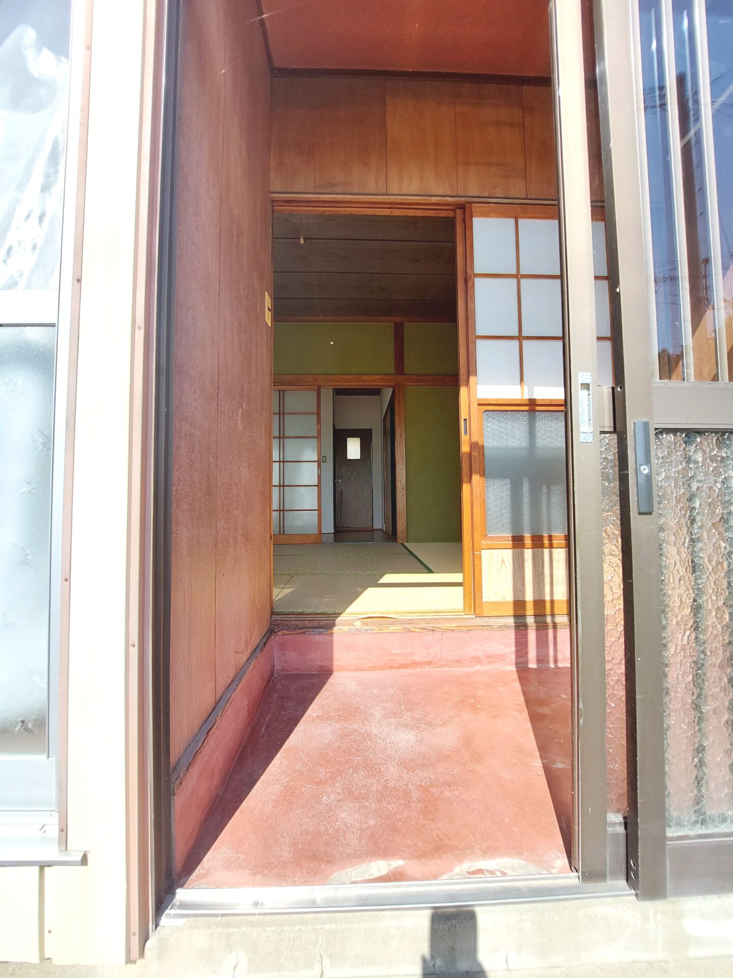 八幡荘 / オーナーチェンジ / 満室想定利回り16.16％ / アパートと平屋2棟の3棟 / 駐車場6台分付 / 南西南東角地 / 3方道路