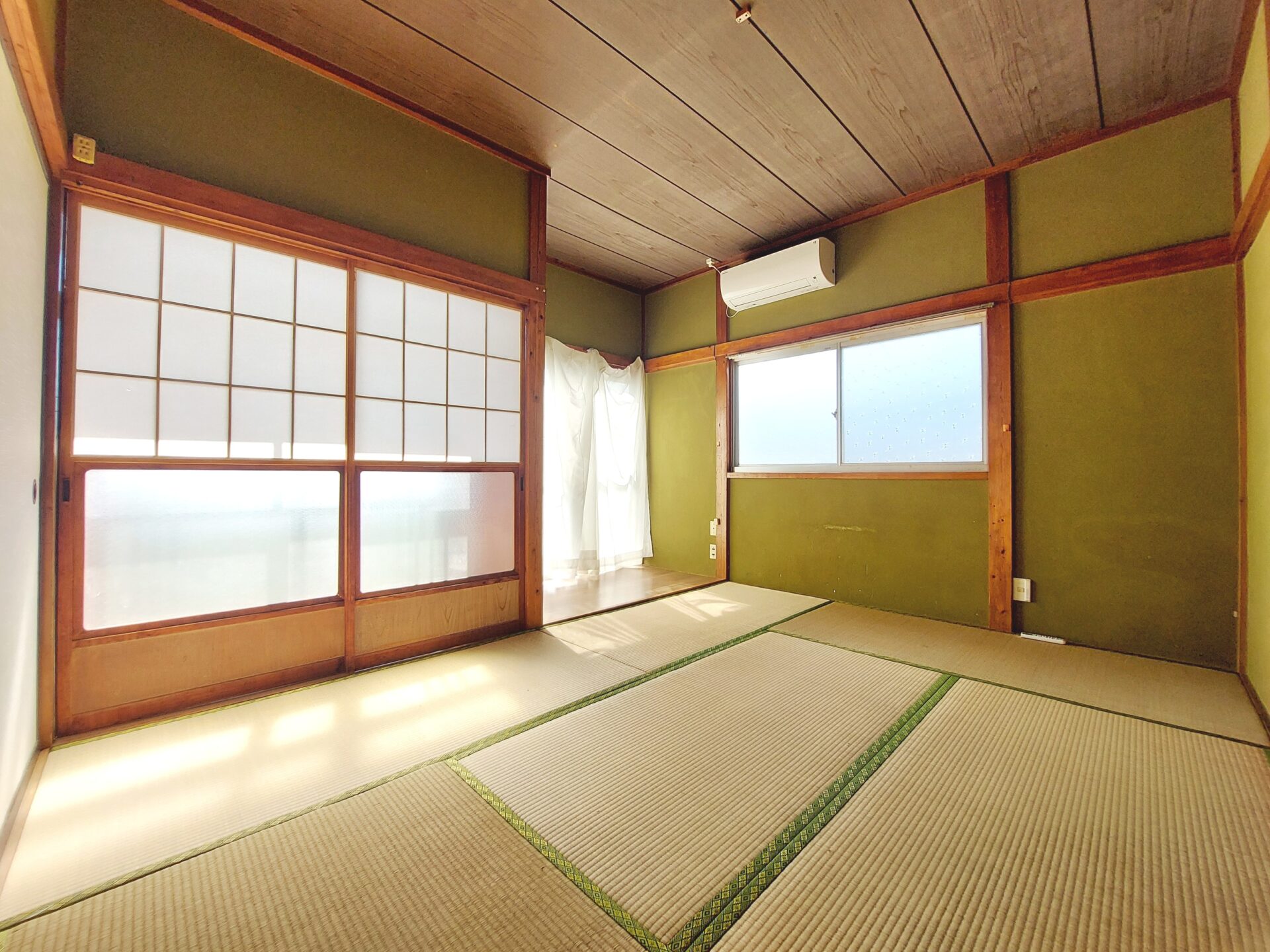 八幡荘 / オーナーチェンジ / 満室想定利回り16.16％ / アパートと平屋2棟の3棟 / 駐車場6台分付 / 南西南東角地 / 3方道路
