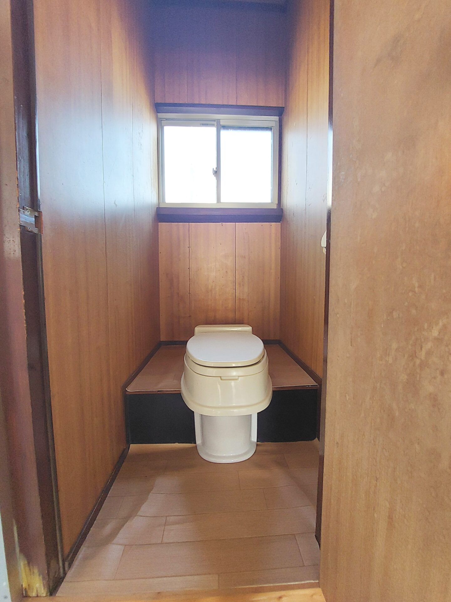 八幡荘 / オーナーチェンジ / 満室想定利回り16.16％ / アパートと平屋2棟の3棟 / 駐車場6台分付 / 南西南東角地 / 3方道路