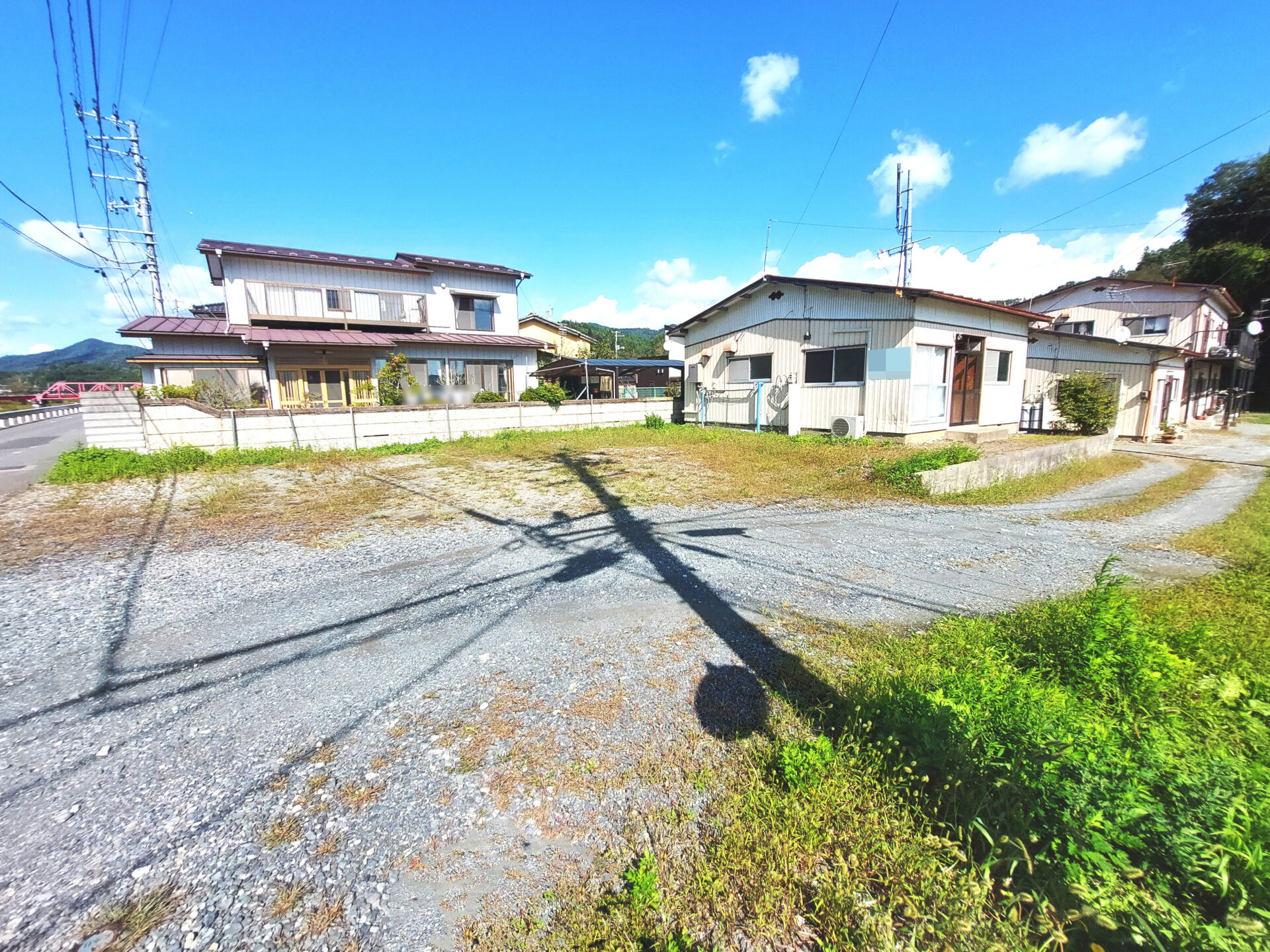 八幡荘 / オーナーチェンジ / 満室想定利回り16.16％ / アパートと平屋2棟の3棟 / 駐車場6台分付 / 南西南東角地 / 3方道路