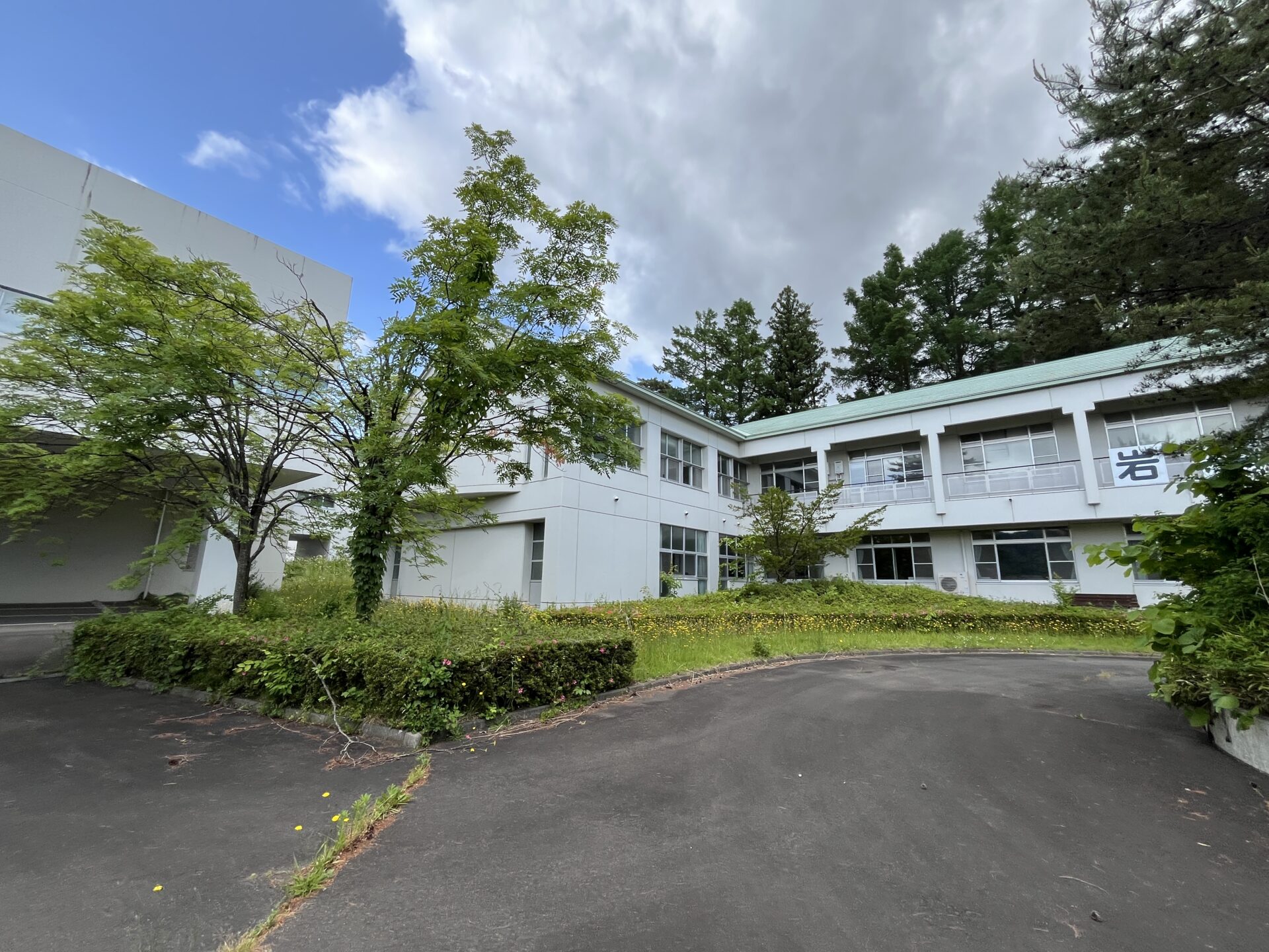 岩手県滝沢市大釜字千が窪 事業用建物 / 33,333万円  / 敷地5372坪 / 建物全4棟
