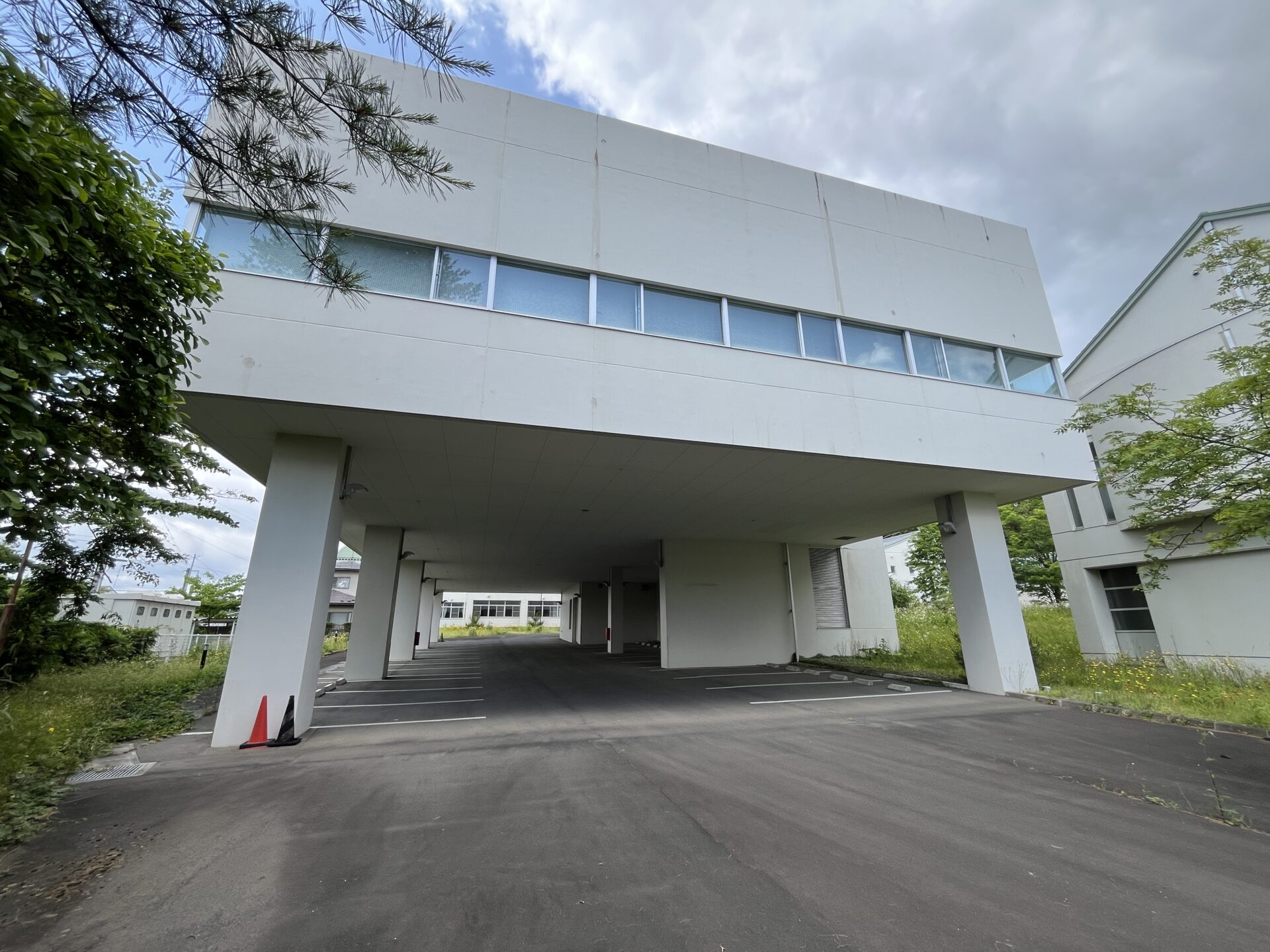 岩手県滝沢市大釜字千が窪 事業用建物 / 33,333万円  / 敷地5372坪 / 建物全4棟