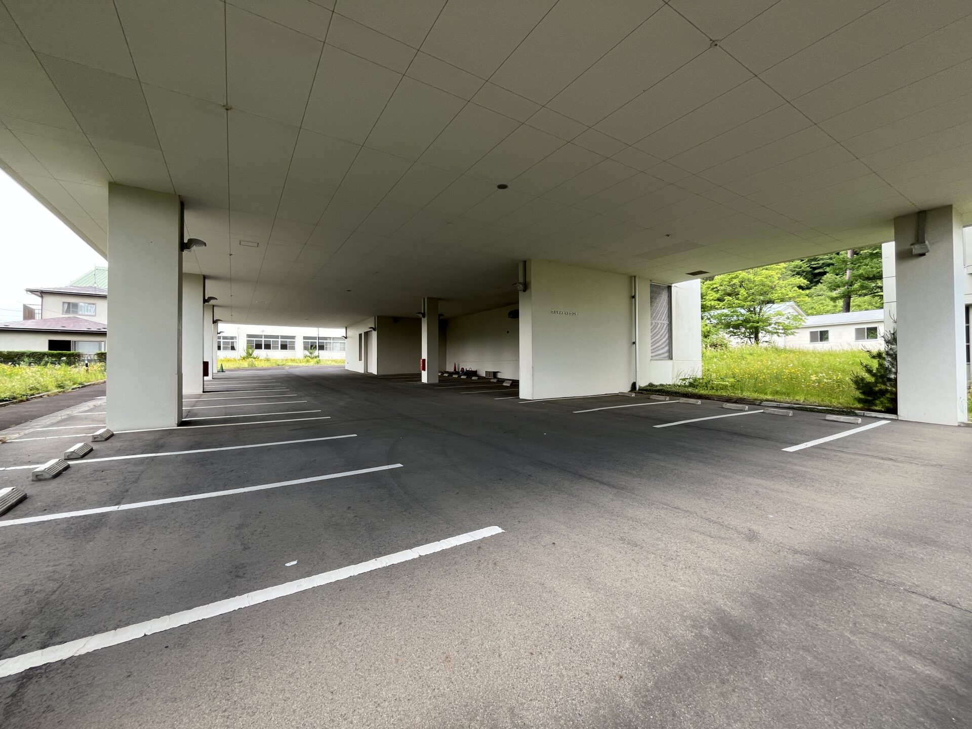 岩手県滝沢市大釜字千が窪 事業用建物 / 33,333万円  / 敷地5372坪 / 建物全4棟