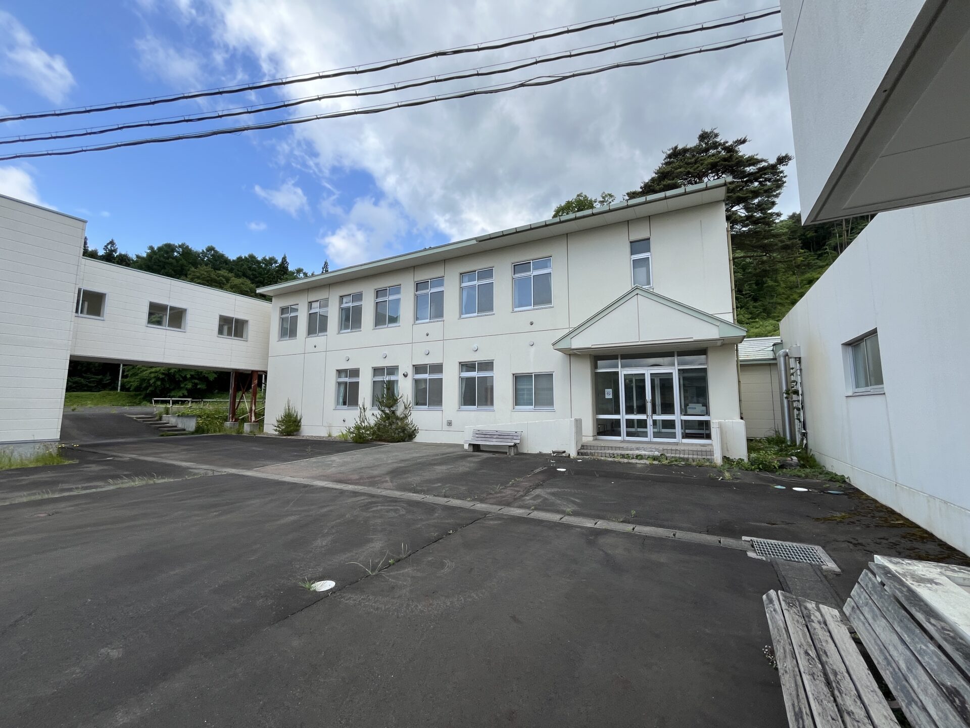 岩手県滝沢市大釜字千が窪 事業用建物 / 33,333万円  / 敷地5372坪 / 建物全4棟