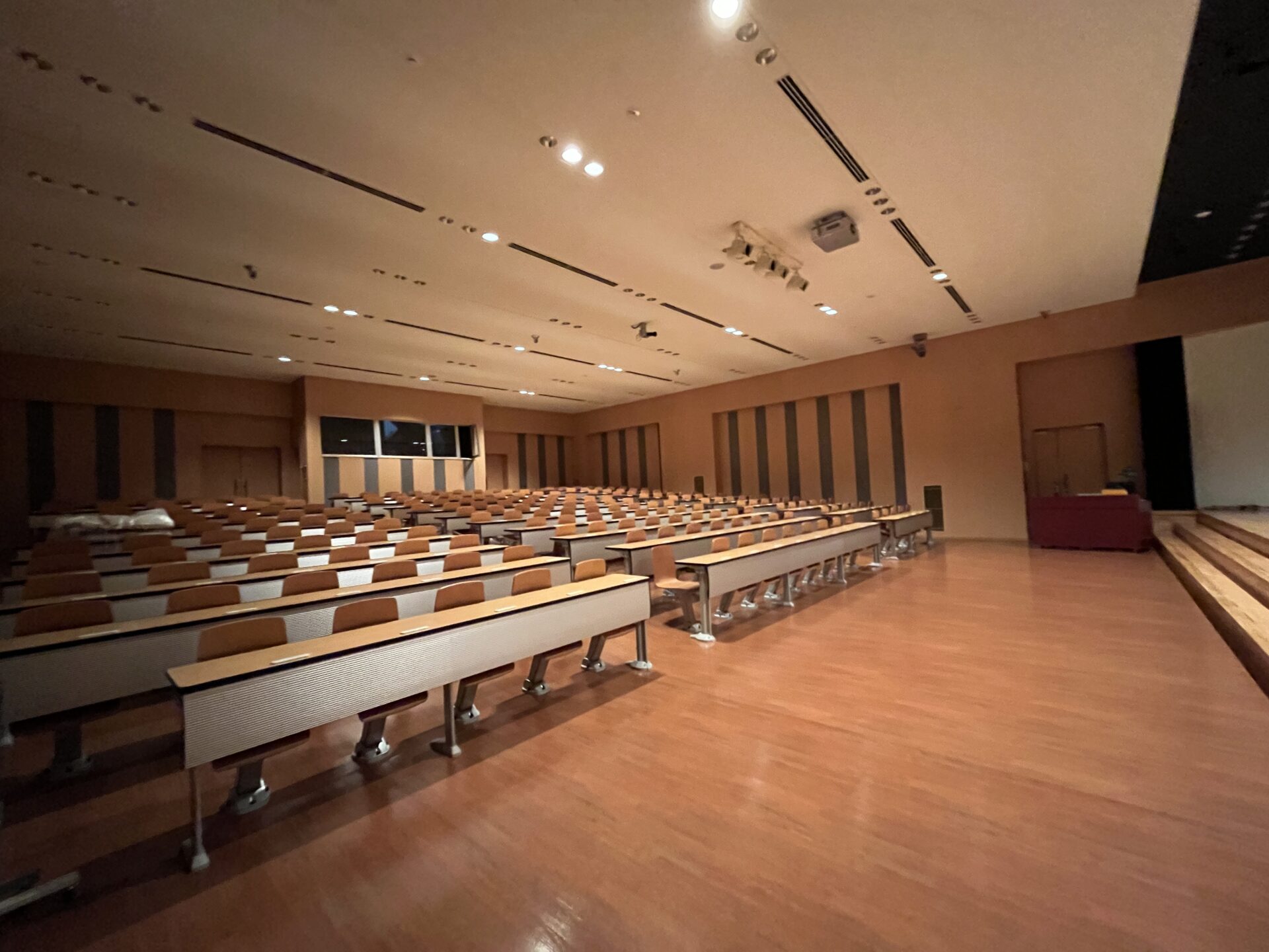 岩手県滝沢市大釜字千が窪 事業用建物 / 33,333万円  / 敷地5372坪 / 建物全4棟
