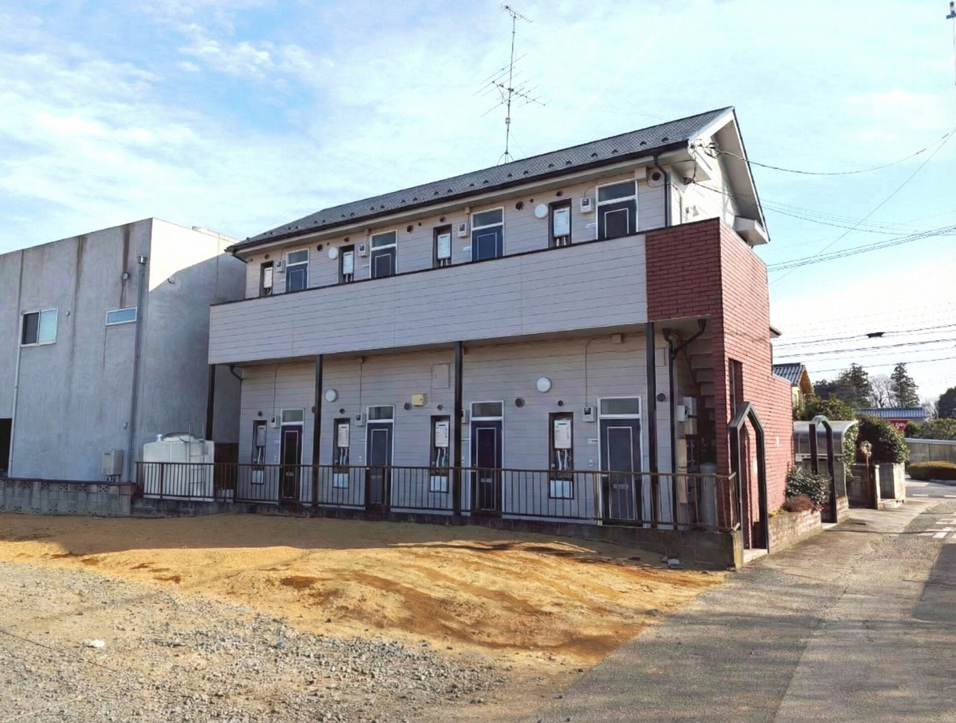 白岡ハウス / 売アパート / オーナーチェンジ / 現況利回り12.6％ / 駐車場4台分付 / ペット飼育可能 / 1K+ロフト×8世帯