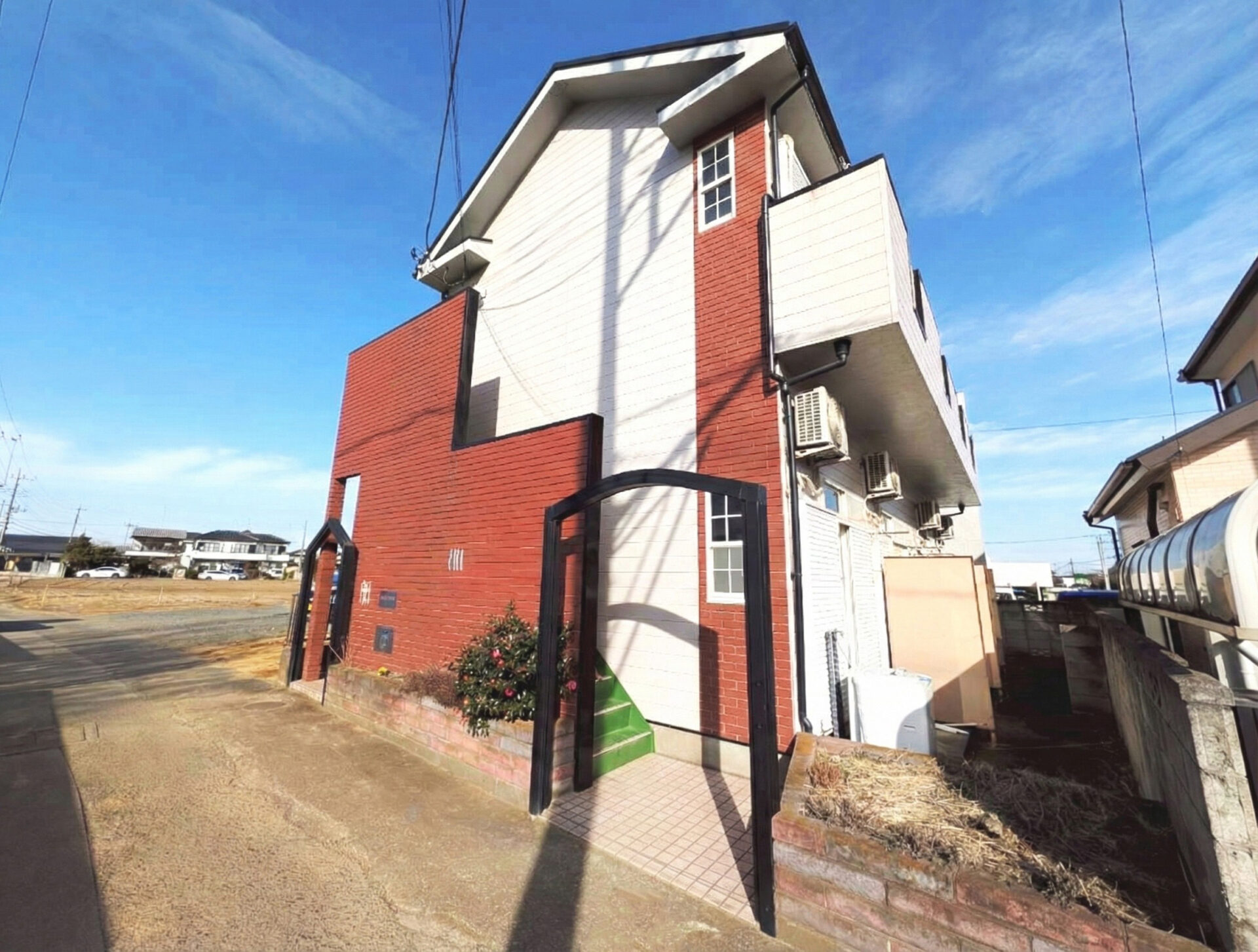 白岡ハウス / 売アパート / オーナーチェンジ / 現況利回り12.6％ / 駐車場4台分付 / ペット飼育可能 / 1K+ロフト×8世帯