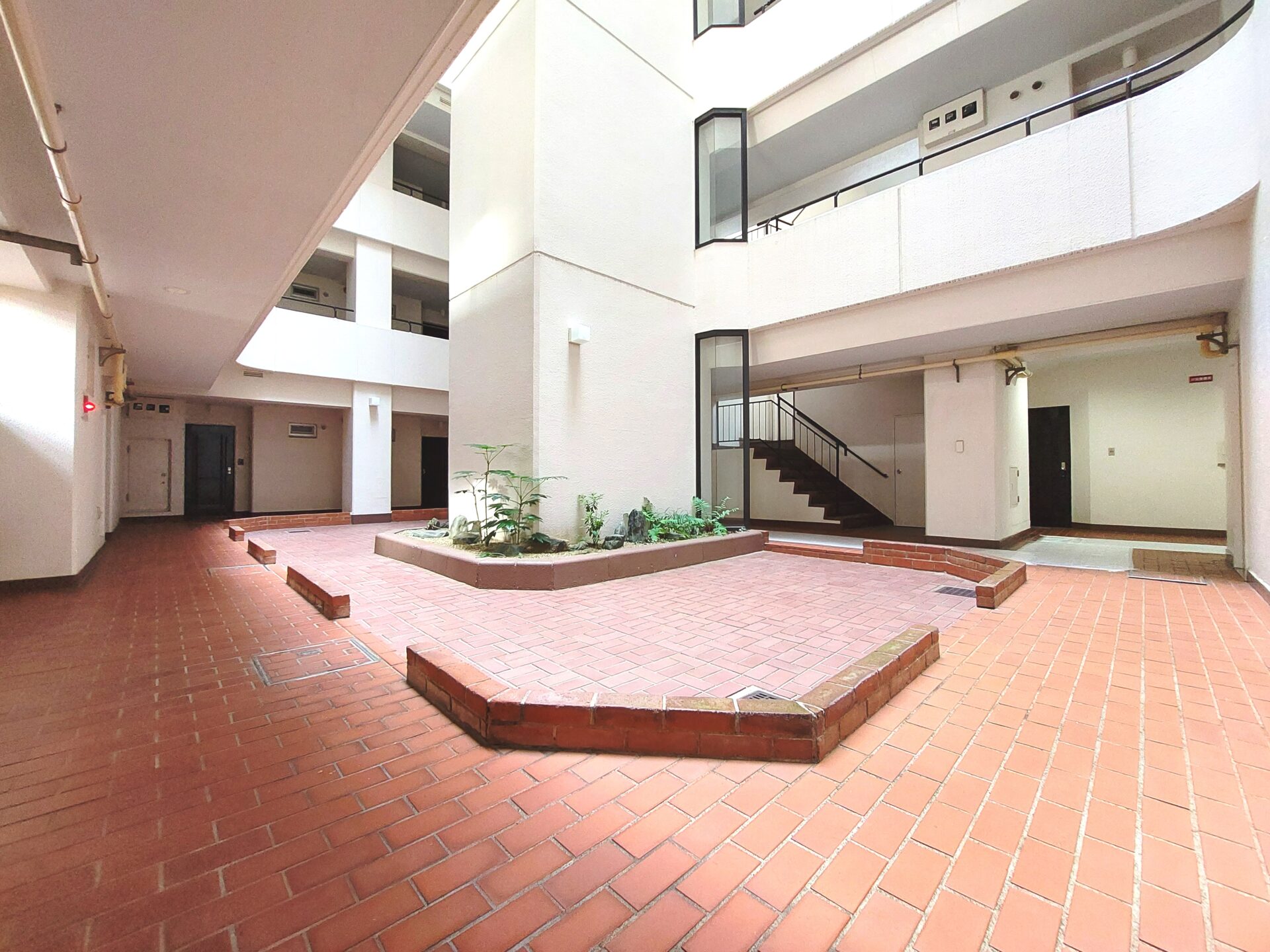 マンション立町 / オーナーチェンジ / 満室想定利回り11.28％ / 4階角部屋 / 1LDK / フルリノベ済み / ペット飼育可能