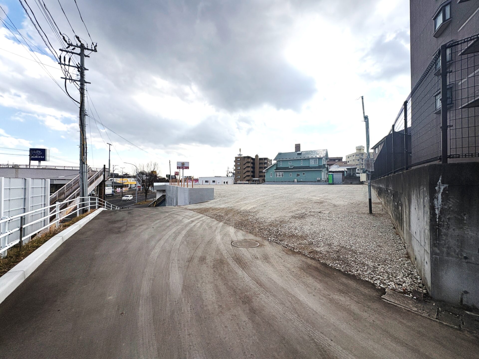 泉区市名坂字鳥井原 土地 / 15,900万円 / 敷地約401坪 / 準工業地域 / 国道4号沿い / 事業用地