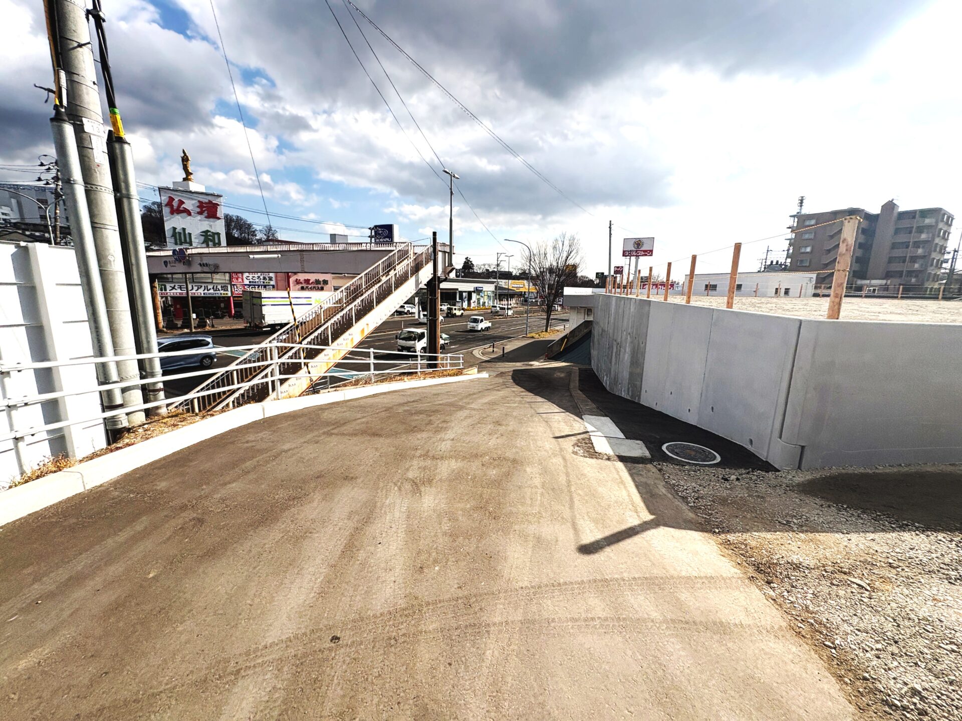 泉区市名坂字鳥井原 土地 / 15,900万円 / 敷地約401坪 / 準工業地域 / 国道4号沿い / 事業用地