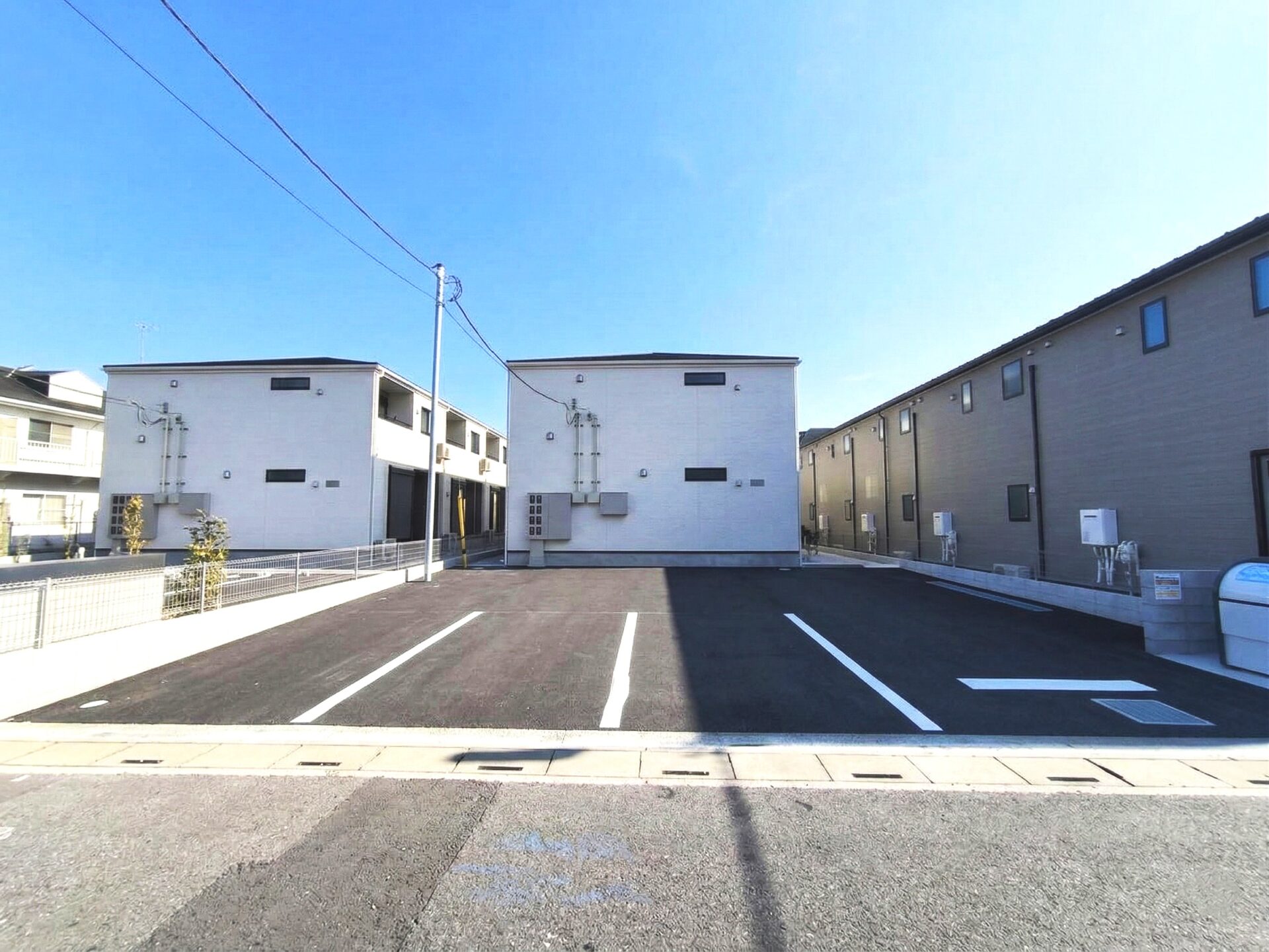 リーブルファイン三郷新和3期 全2棟 / 築浅 / 一棟売アパート / 17,230万円～ / 満室想定利回り6.7％ / 1LDK×10戸 / 駐車場5台付 / 都市ガス / 南向き