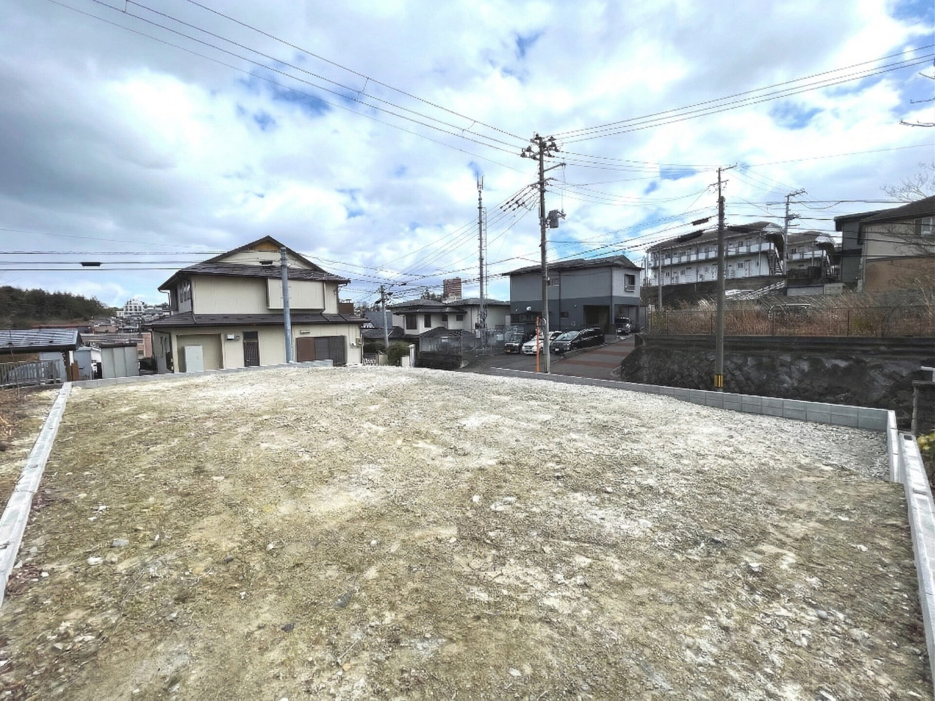 青葉区台原3丁目(全1区画) 土地 / 1,900万円 / 駅徒歩10分 / 南東角地 / 建築条件無し / 整形地 / 現況更地渡し