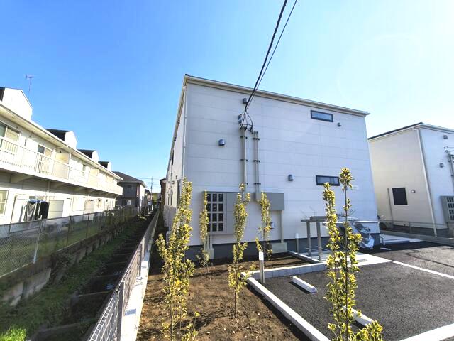 リーブルファイン三郷新和3期 全2棟 / 築浅 / 一棟売アパート / 17,230万円～ / 満室想定利回り6.7％ / 1LDK×10戸 / 駐車場5台付 / 都市ガス / 南向き