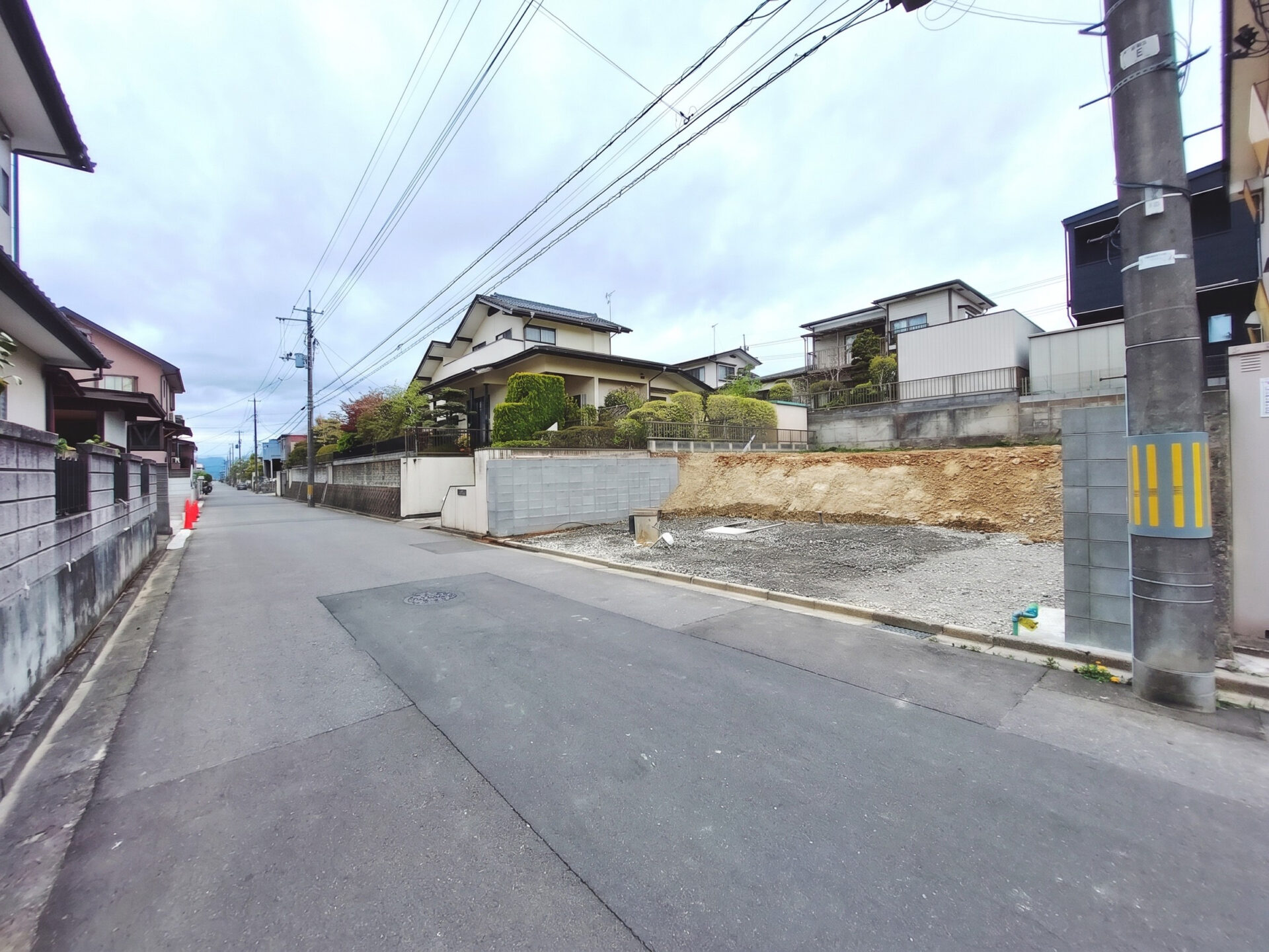 青葉区中山吉成3丁目(全1区画) 土地  / 1,190万円 / 住宅用地 / 南西道路 / 整形地 / 建築条件無し