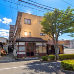 富士ハイツ / 店舗付き一棟売アパート / オーナーチェンジ / 14,500万円 / 満室想定利回り6.12％ / 駅徒歩10分 / 満室稼働 / 2K×8戸+2店舗