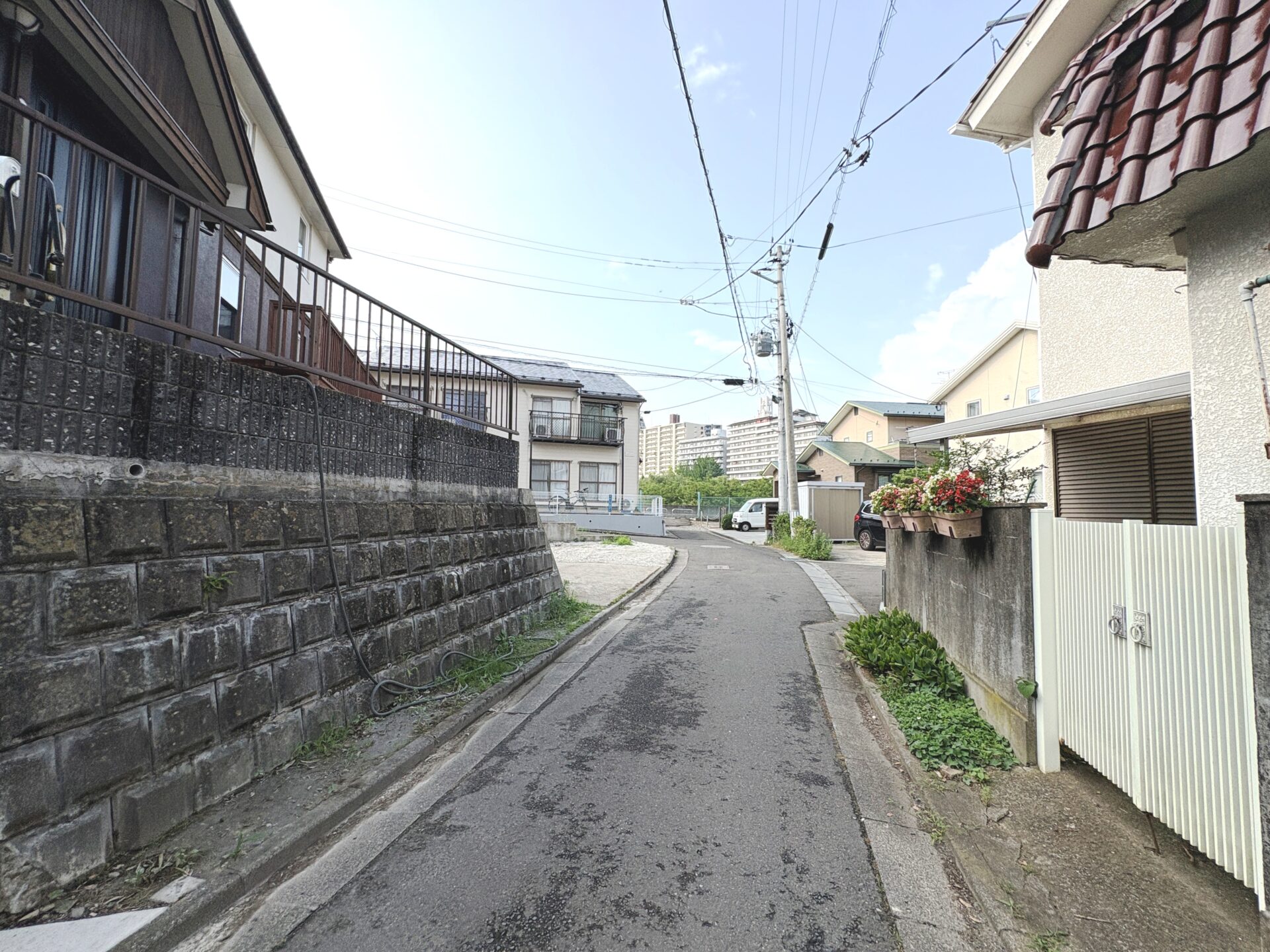 【新規物件】青葉区霊屋下事務所 / 6,400万円 / 北東角地 / ビルトイン車庫付き / 駅徒歩10分 / 空家 / 2×4工法 / 2階建て地下1階