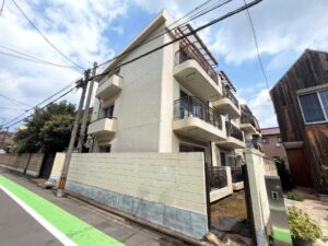 Read more about the article 白亜荘 / オーナーチェンジ / 一棟売マンション / 7,500万円 / 満室想定利回り9.07％ / 1DK×1戸+2KD×7戸+3DK×2戸 / 複数沿線利用可能