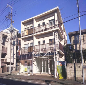 Read more about the article 小澤ビル / オーナーチェンジ / 一棟売マンション / 15,000万円 / 満室想定利回り6.13％ / 駅徒歩12分 / 満室稼働中 / 住戸×10+テナント×2 / 都市ガス / 駐車場付