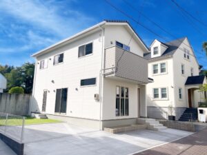 Read more about the article 青葉区八幡1丁目 戸建 / 6,300万円 / オール電化 / 築2年の築浅 / 敷地51坪 / 3LDK / お庭付き / 小学校徒歩3分