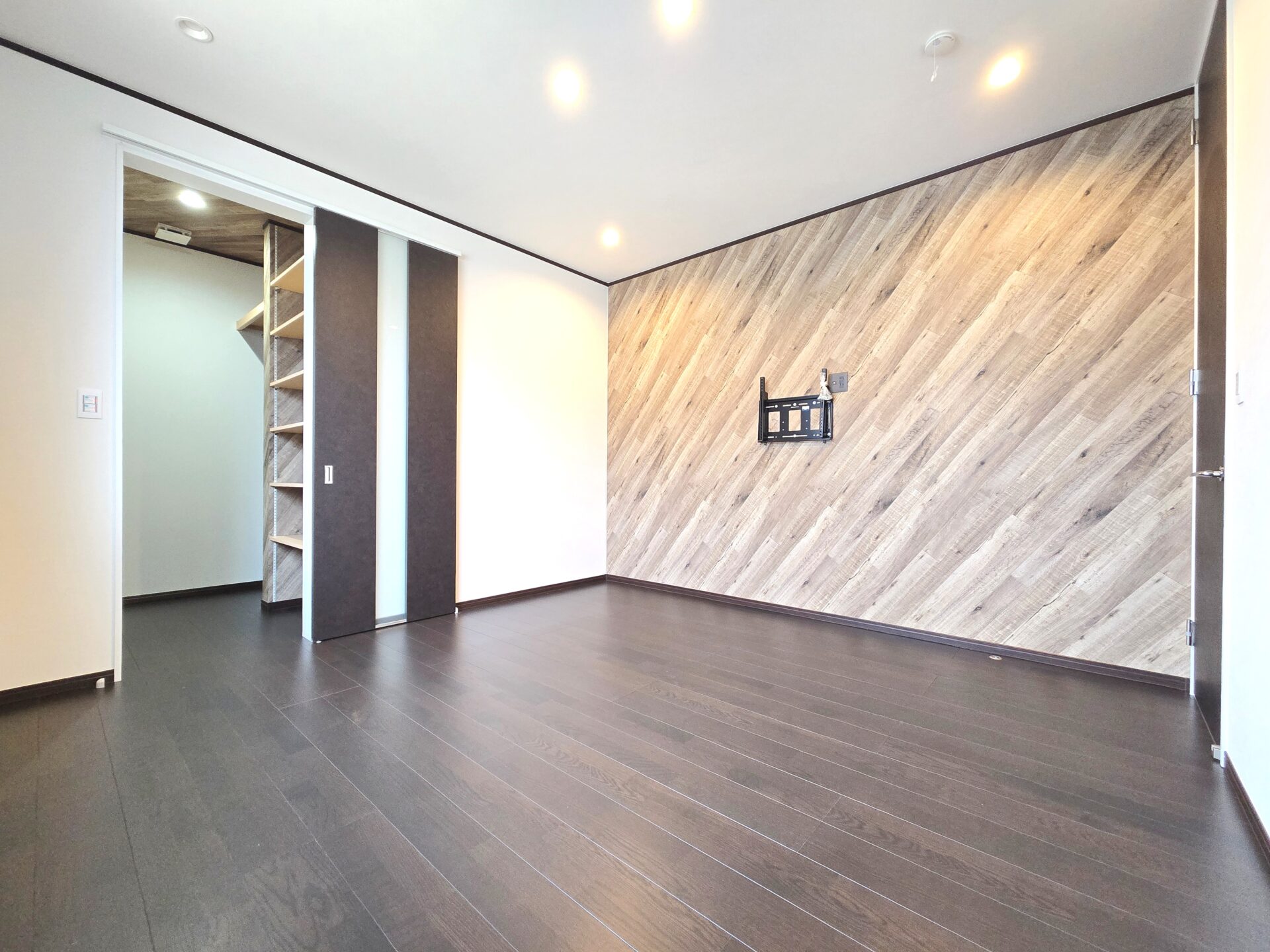 【新規物件】若林区荒井1丁目 戸建 / 9,300万円 / 7LLLDDDKKK / ロフト付き / 敷地約147坪 / 2面道路 / 駐車5台以上可能 / 空家 / 小学校徒歩5分 / 築浅